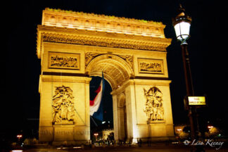 Photo of Arc de Triomphe.