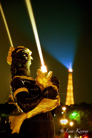 Photo of statue and Eiffel.